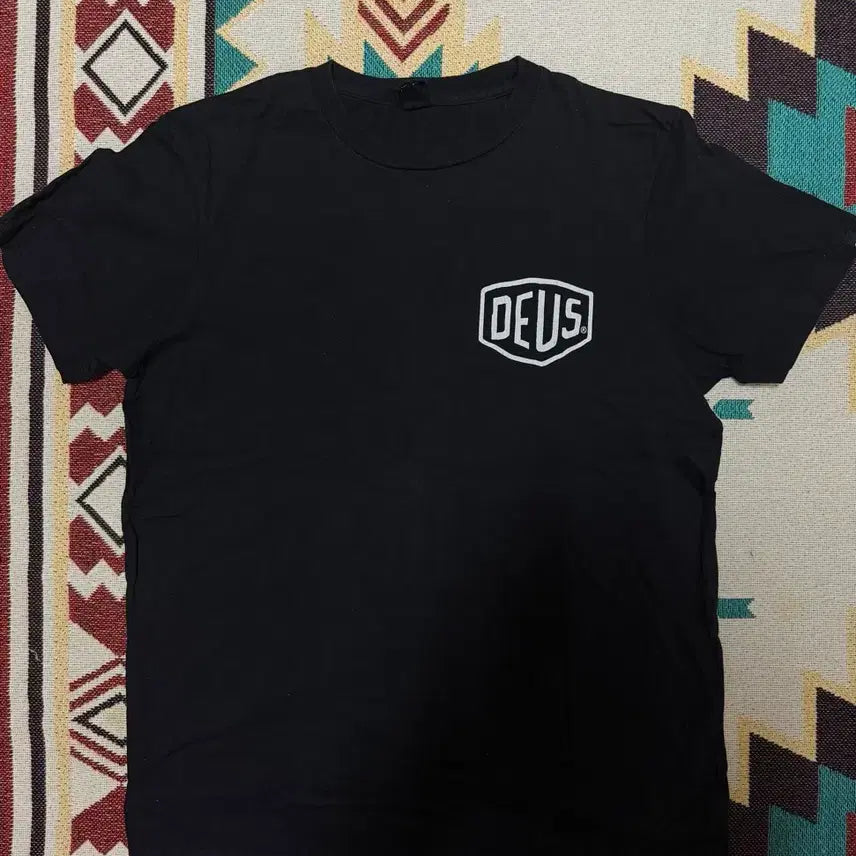 [BUNJANG] Deus Ex Machina Address Logo T-Shirt XL / 데우스 반팔 티셔츠 XL