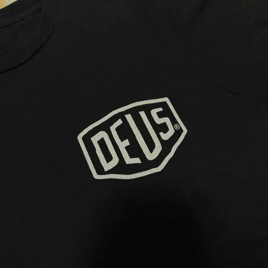 [BUNJANG] Deus Ex Machina Address Logo T-Shirt XL / 데우스 반팔 티셔츠 XL