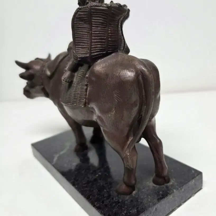 [BUNJANG] Eastern Art Bronze "Boy and Bull" Sculpture / *황소와 소년 청동 조각상