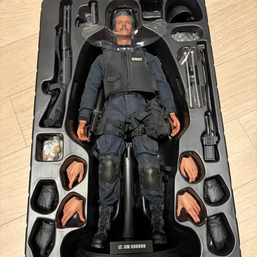 [BUNJANG] Hot Toys Jim Gordon SWAT Suit MMS182 / 핫토이 짐고든 swat 수트 mms182
