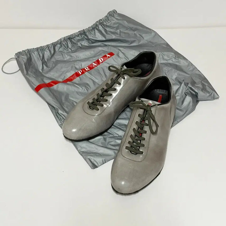 [BUNJANG] Prada Grey Patent Leather Sneakers UK 7.5 / UK7.5)프라다 그레이 페이턴트 레더 스니커즈