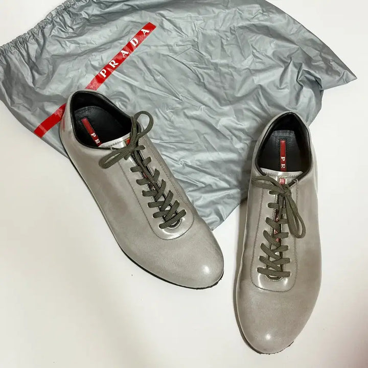 [BUNJANG] Prada Grey Patent Leather Sneakers UK 7.5 / UK7.5)프라다 그레이 페이턴트 레더 스니커즈