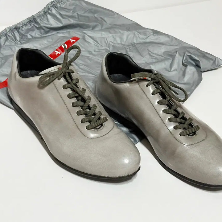 [BUNJANG] Prada Grey Patent Leather Sneakers UK 7.5 / UK7.5)프라다 그레이 페이턴트 레더 스니커즈