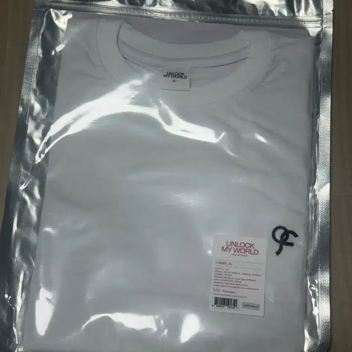 [BUNJANG] fromis_9 Unlock My World White T-Shirt XL / 프로미스나인 미나우 티셔츠 언락마이월드 흰색 티셔츠 XL