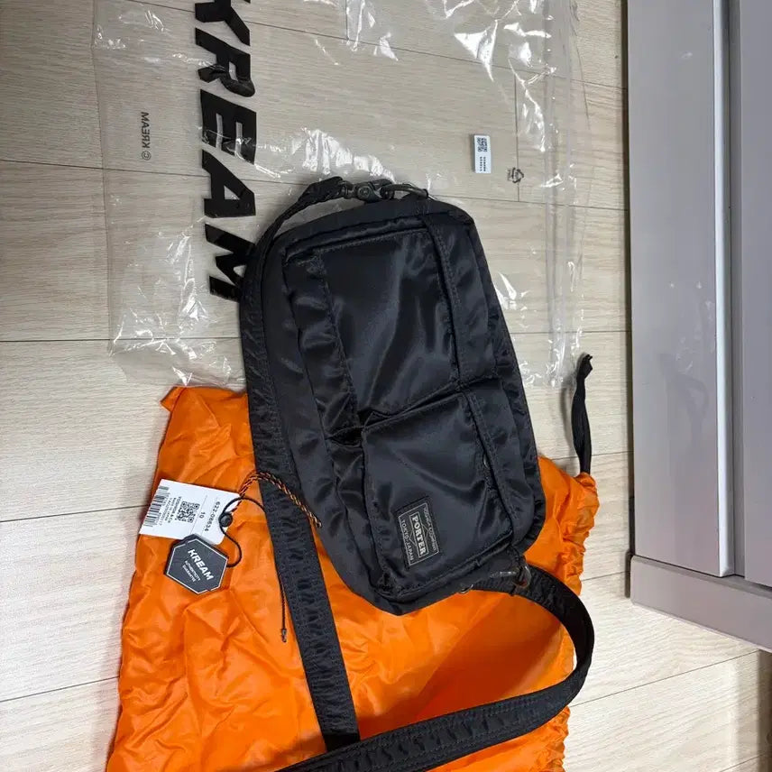 [BUNJANG] Porter All New Tanker Sling Bag Black / 포터 올 뉴 탱커 슬링백 블랙