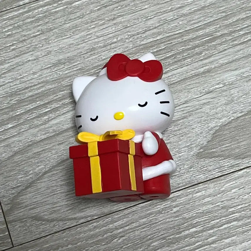 [BUNJANG] Tous Les Jours Christmas Limited Hello Kitty Figure / 뚜레쥬르 크리스마스 한정 헬로키티 피규어