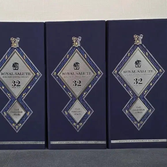 [SOLD OUT] 로얄살루트 32년 위스키 공병