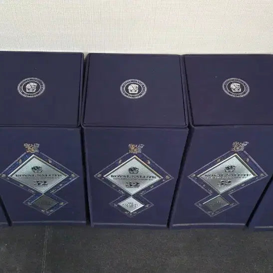 [SOLD OUT] 로얄살루트 32년 위스키 공병