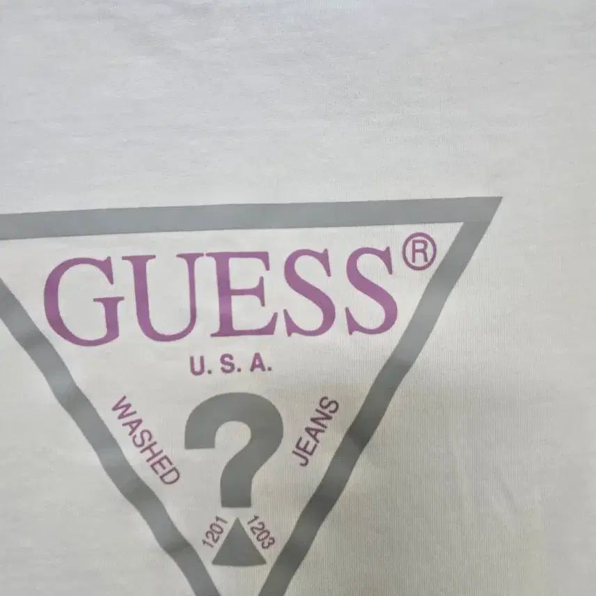 [BUNJANG] Guess Triangle Logo Short Sleeve T-Shirt White / 게스 삼각 로고 반팔 티셔츠 화이트