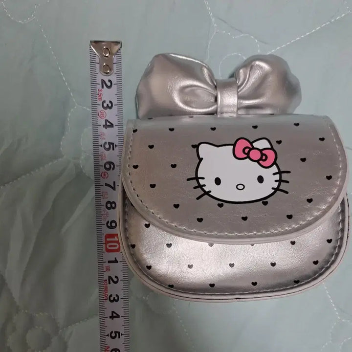 [BUNJANG] Hello Kitty Mini Crossbody Bag / 키티 미니 크로스백 팝니당.(배송비 본인)
