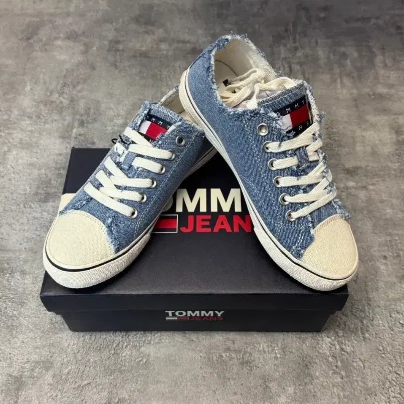 [BUNJANG] Tommy Hilfiger Denim Sneakers (US 7-7.5) / 타미 스니커즈 새상품 (240~245)