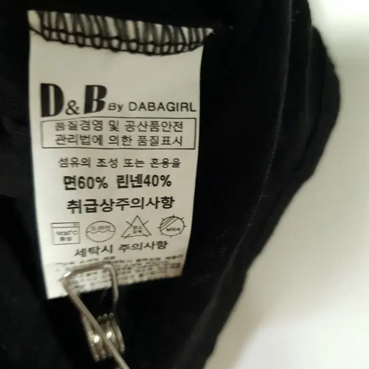 [BUNJANG] Black V-Neck Short Sleeve T-Shirt / 블랙 브이넥 반팔 티셔츠 0361
