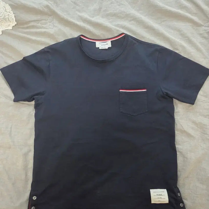 [BUNJANG] Thom Browne Navy Three-Stripe Pocket T-Shirt / 톰브라운 네이비 삼선 반팔 티셔츠