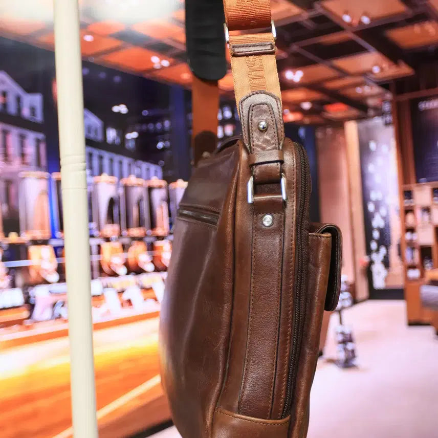 [BUNJANG] Samsonite Natural Leather Crossbody Bag / 세월이 만들어준 색감, 샘소나이트 가죽 크로스백