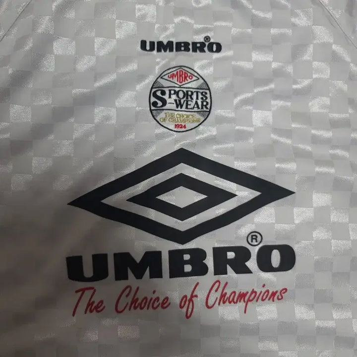 [BUNJANG] Umbro HBL OG Sidetape Crewneck Size 105 / 엄브로 HBL OG 사이드테이프 크루넥 105