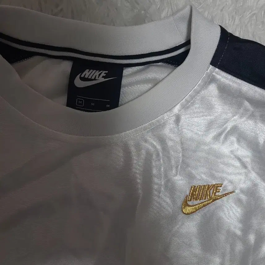 [BUNJANG] Nike Metallic Silver Short Sleeve T-Shirt (M) / 나이키 메탈릭 실버 반팔티 M