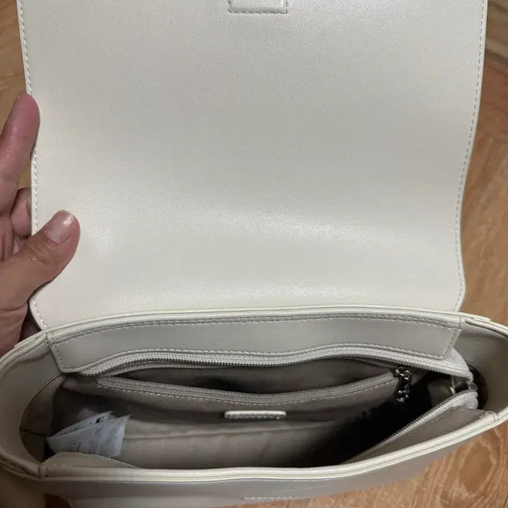 [BUNJANG] Kangol, Mixxo, Guess, Discovery Brand Handbag Set / 가방