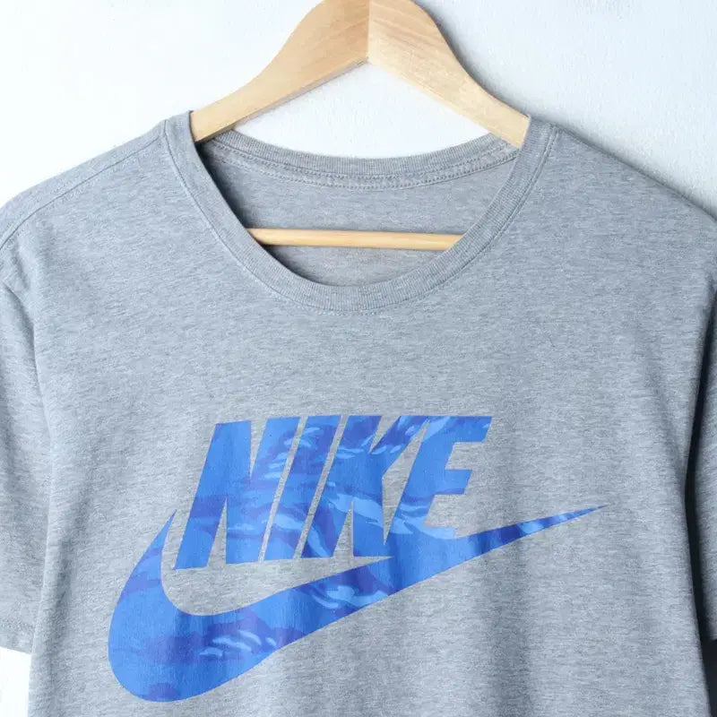 [BUNJANG] Nike Big Logo Camo T-Shirt / (L) 나이키 반팔 티셔츠 빅로고 카모 그레이 올드스쿨-7614