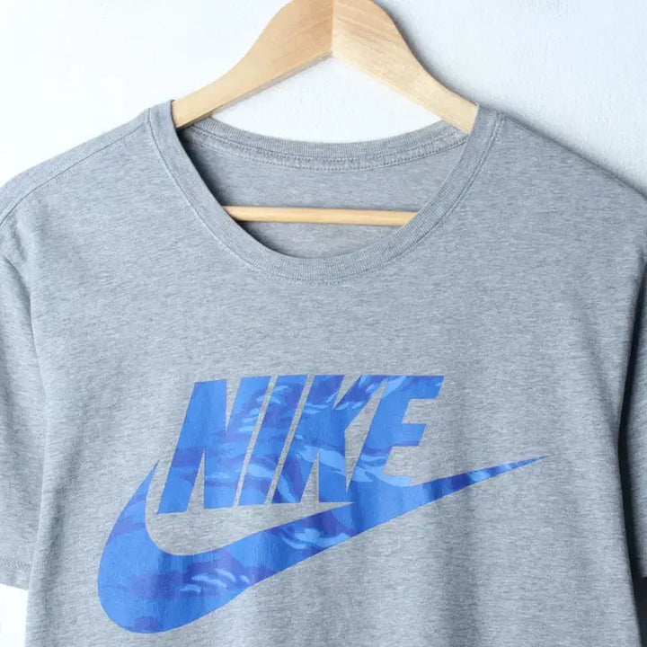 [BUNJANG] Nike Big Logo Camo T-Shirt / (L) 나이키 반팔 티셔츠 빅로고 카모 그레이 올드스쿨-7614