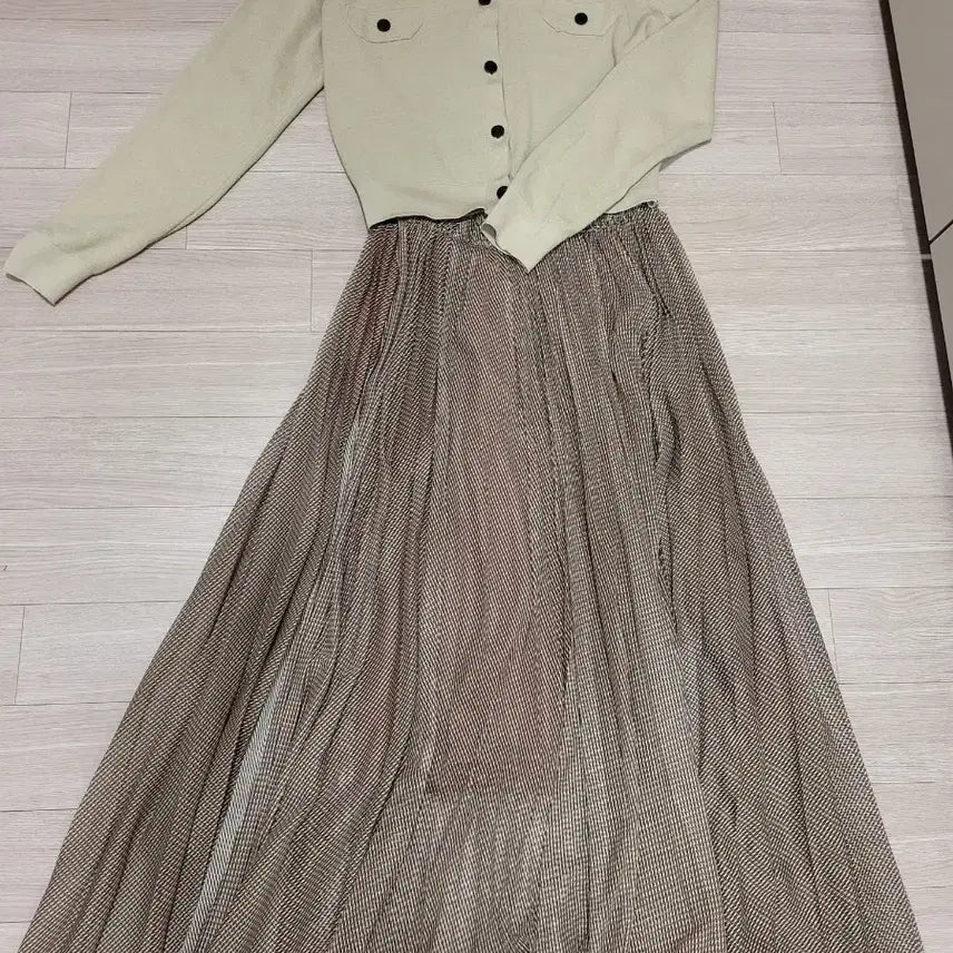 [BUNJANG] TIME 2022 Long Pleated Skirt / 22년 타임 롱플리츠 스커트