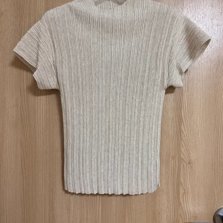 [BUNJANG] LE17SEPTEMBRE Pleated Mock Neck Short Sleeve Top / LE17SEPTEMBRE 르셉템버 플리츠 모크넥 반팔 탑