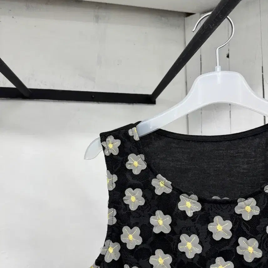 [BUNJANG] Sleeveless Top / 슬리브리스