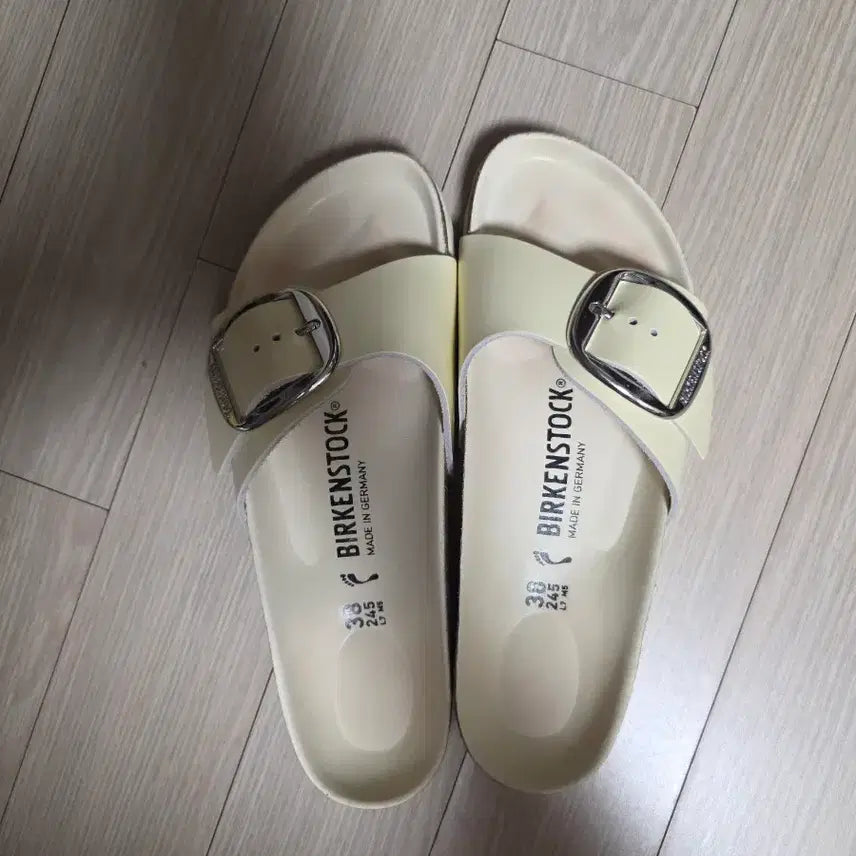 [BUNJANG] Birkenstock Madrid Big Buckle Patent Leather Sandals / 여성 여자 245-버켄스탁 마드리드 빅 버클천연가죽 페이던트여름샌들슬리퍼
