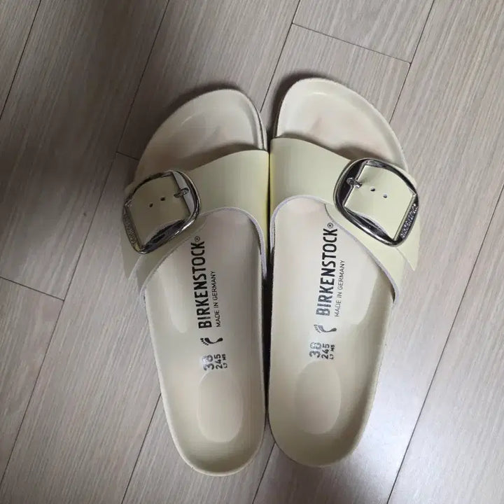 [BUNJANG] Birkenstock Madrid Big Buckle Patent Leather Sandals / 여성 여자 245-버켄스탁 마드리드 빅 버클천연가죽 페이던트여름샌들슬리퍼