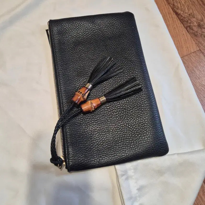 [BUNJANG] Gucci Black Leather Bamboo Tassel Clutch Bag / 구찌 블랙 레더 뱀부 태슬 클러치 백