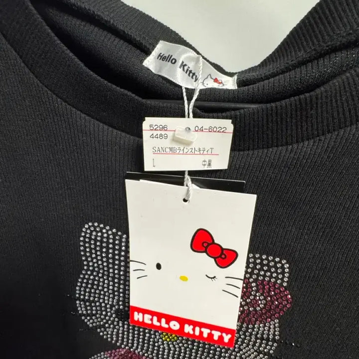 [BUNJANG] Hello Kitty x Cecil Mcbee Collaboration Cubic Short Sleeve T-Shirt / 키티 세실맥비 콜라보 반팔티