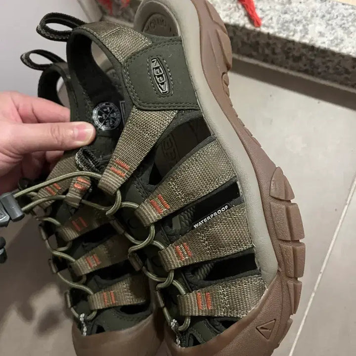 [BUNJANG] Keen Newport H2 Olive Green Sandals (Size 250) / 킨 keen 뉴포트 H2 올리브 그린 250 1회착용