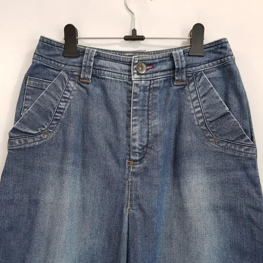 [BUNJANG] Vintage Y2K Mid-Wash Denim Midi Skirt with Panel Detail / 빈티지 y2k 중청 워싱 절개 스판 데님 미디 스커트 여25 Q601
