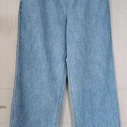 [BUNJANG] High-Waisted Wide-Leg Denim Jeans with Back Elastic / F 와이드 데님 뒷밴딩청바지 새옷