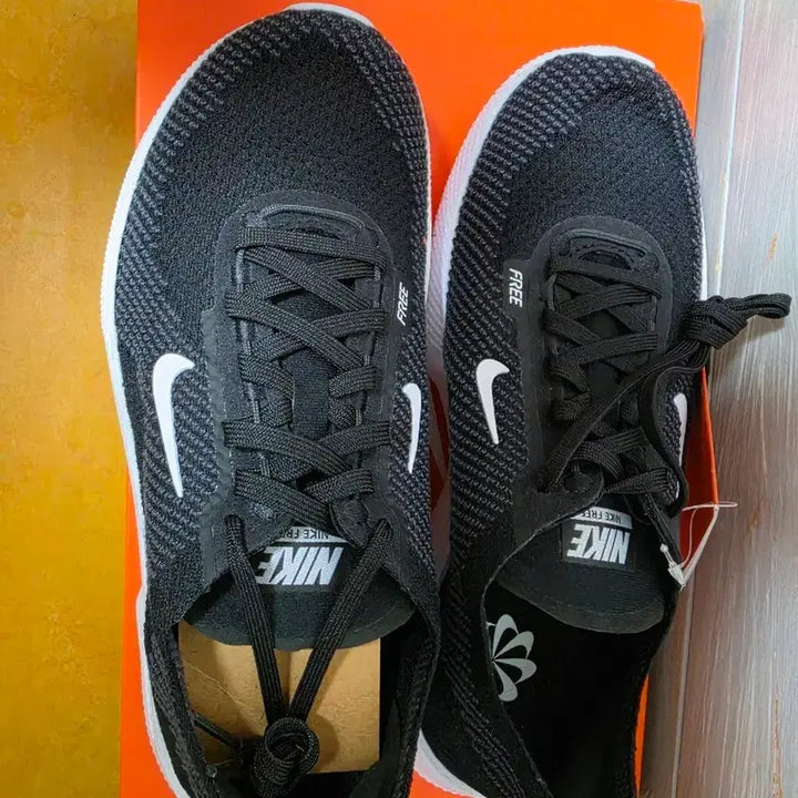 [BUNJANG] Nike Free 2025 Running Shoes / 나이키 프리2025  가볍고편한신발 240 박스채새것