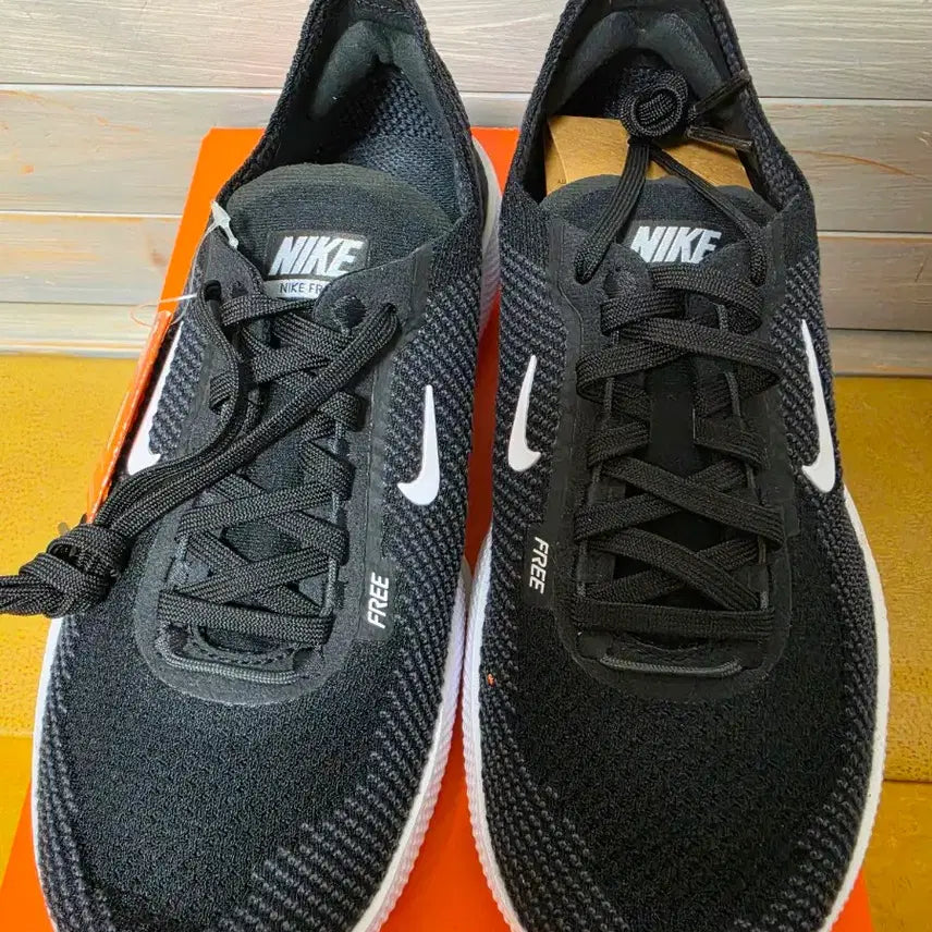 [BUNJANG] Nike Free 2025 Running Shoes / 나이키 프리2025  가볍고편한신발 240 박스채새것