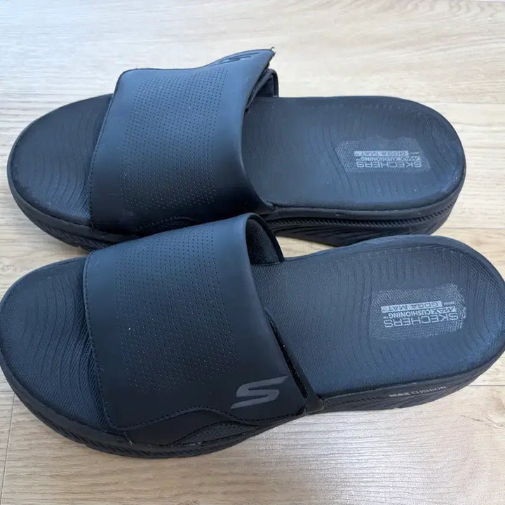[BUNJANG] Skechers Max Cushioning Premier 2.0 Black Slippers / 스케쳐스 맥스쿠셔닝 프리미어 2.0 블랙 슬리퍼 팝니다.