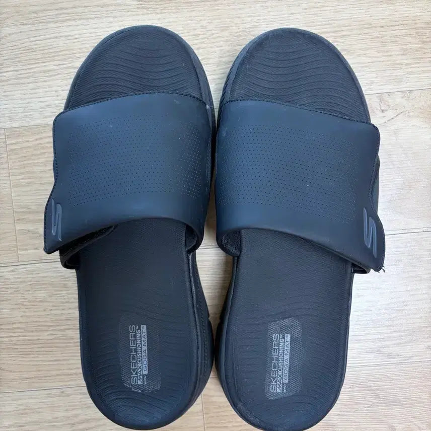 [BUNJANG] Skechers Max Cushioning Premier 2.0 Black Slippers / 스케쳐스 맥스쿠셔닝 프리미어 2.0 블랙 슬리퍼 팝니다.