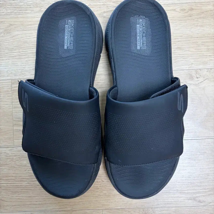 [BUNJANG] Skechers Max Cushioning Premier 2.0 Black Slippers / 스케쳐스 맥스쿠셔닝 프리미어 2.0 블랙 슬리퍼 팝니다.