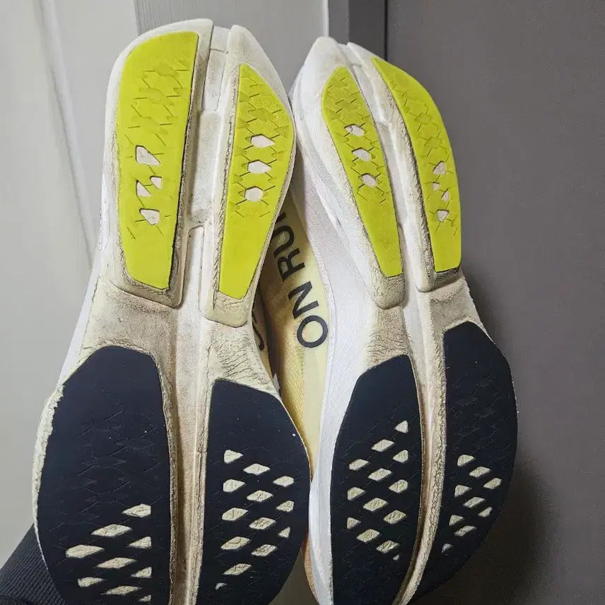 [SOLD OUT] (280) 온러닝 붐스트라이크 옐로 레이싱화