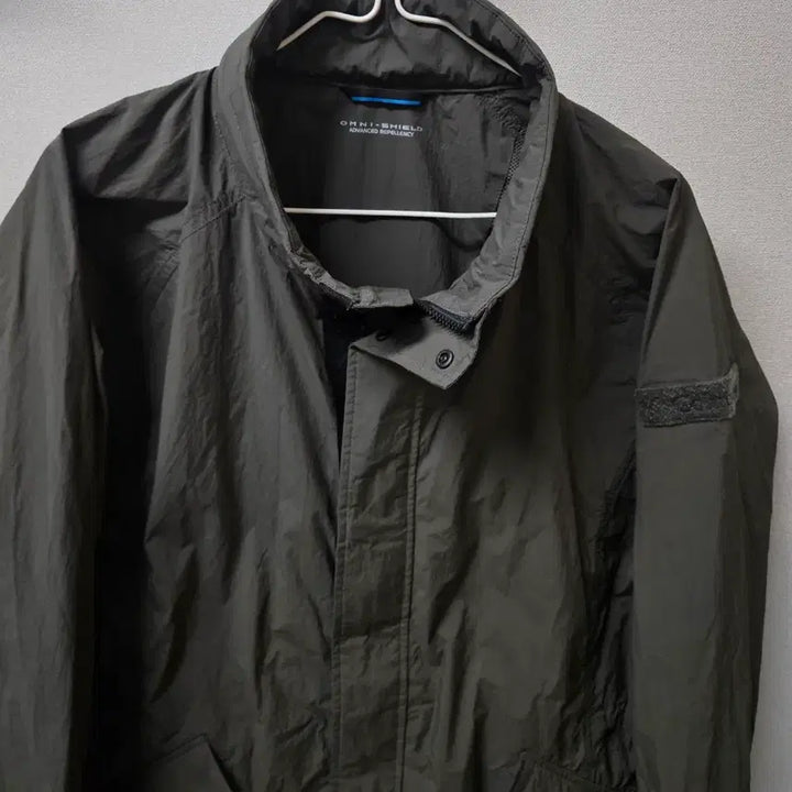 [BUNJANG] Columbia Omni-Shield Windbreaker Jacket / 콜럼비아 옴니쉴드 자켓 105