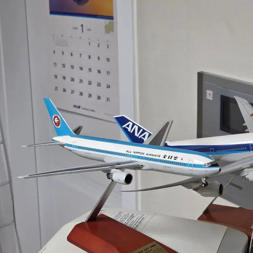 [BUNJANG] ANA All Nippon Airways B767-300 B763 1:200 Scale Model Airplane (Mohican Livery) / ANA항공 전일본공수 B767-300 B763 1:200  모히칸