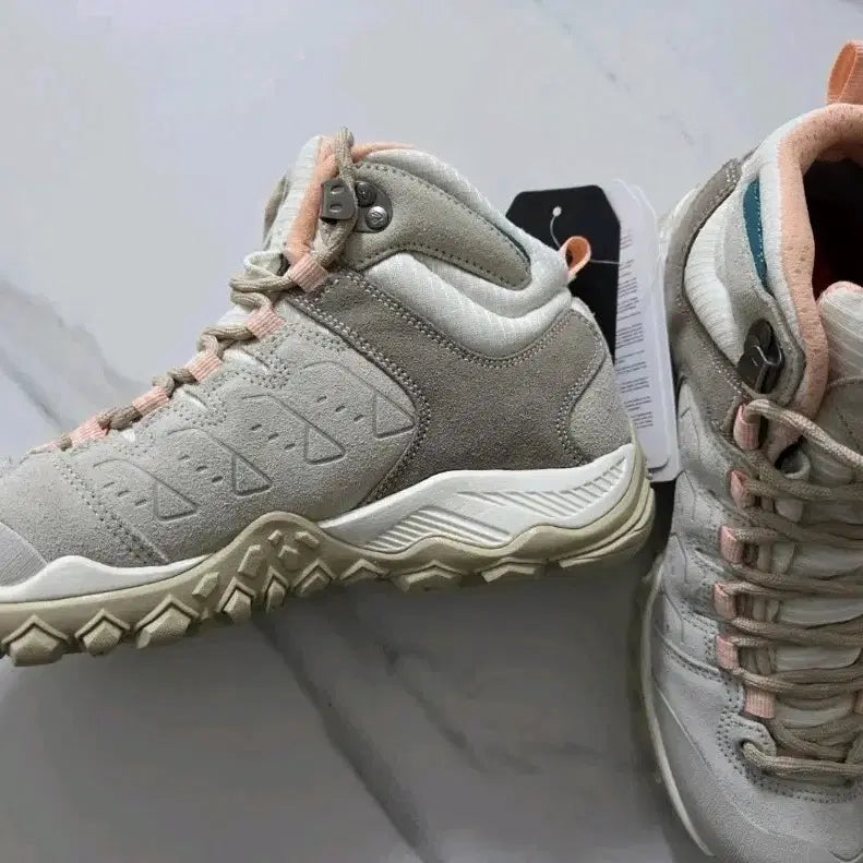 [BUNJANG] New Hiking Boots - Beige/Coral, Size 235 / 새상품 등산화 235