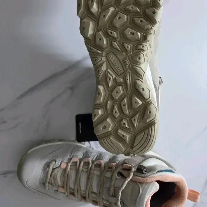[BUNJANG] New Hiking Boots - Beige/Coral, Size 235 / 새상품 등산화 235