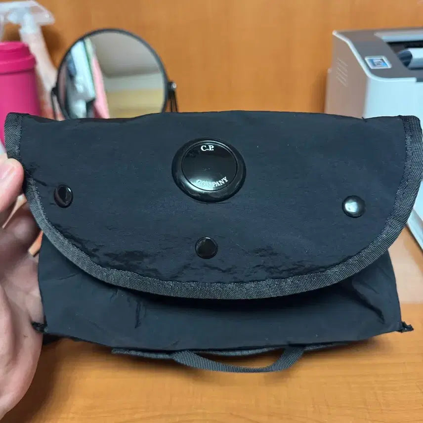 [BUNJANG] CP Company Black Crossbody Bag with Lens Wappen / cp컴퍼니 크로스백