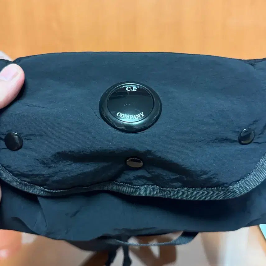 [BUNJANG] CP Company Black Crossbody Bag with Lens Wappen / cp컴퍼니 크로스백