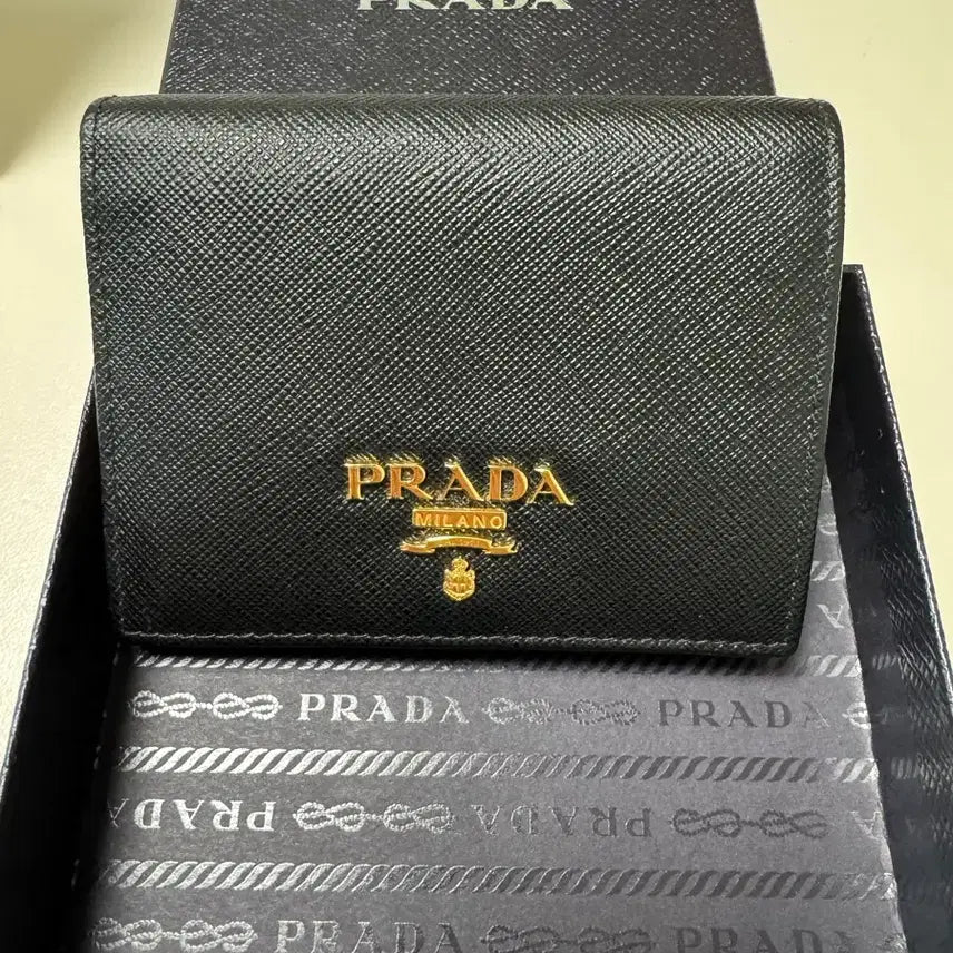 [BUNJANG] Prada Saffiano Leather Bifold Wallet Black / 프라다 블랙 사피아노 반지갑 풀박스