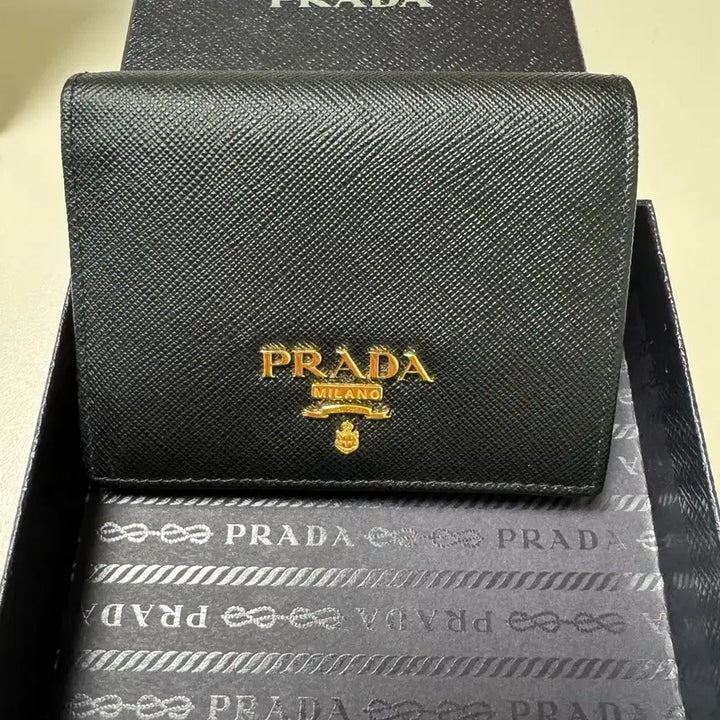 [BUNJANG] Prada Saffiano Leather Bifold Wallet Black / 프라다 블랙 사피아노 반지갑 풀박스