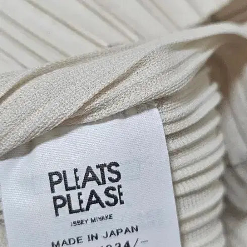 [BUNJANG] Pleats Please Issey Miyake Soft Top Ivory (New) / 플리츠플리즈 소프트 탑 아이보리(새상품)