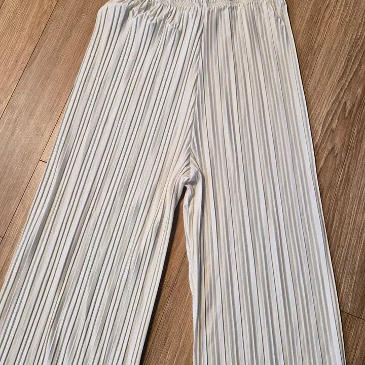 [BUNJANG] Ivory Pleated Wide-Leg Pants / 아이보리 플리츠 주름 바지 팬츠
