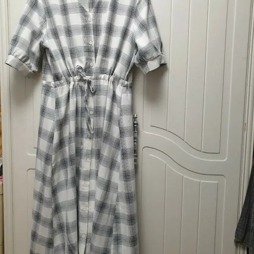 [BUNJANG] Modern V-Neck Check Pattern Long Dress / 모던한 브이넥 체크패턴 롱 원피스